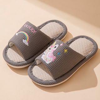 Dép đi trong nhà cho bé – Chất liệu linen thoáng mát, họa tiết ngựa dễ thương, chống trượt