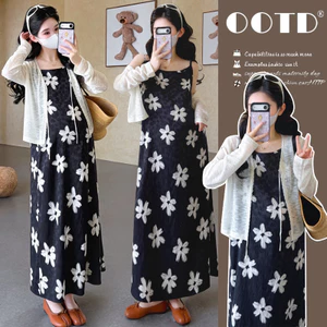 Bộ đồ bà bầu thời trang kèm cardigan hai mảnh