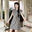 Đầm caro đen trắng cổ điển Hàn Quốc, thiết kế buộc dây giúp eo nhỏ gọn