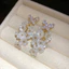 Bông tai nữ cubic zirconia màu vàng với họa tiết hoa ngọt ngào, phù hợp mặc hàng ngày và tiệc cưới