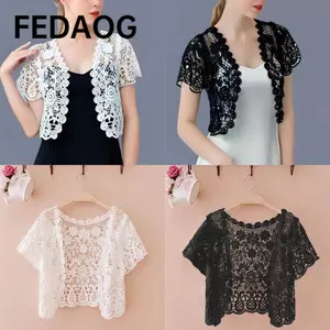 Áo khoác crop-top ren và cardigan len họa tiết hoa đen-trắng cho cô dâu mùa hè