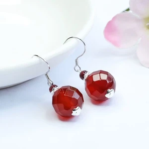 Bông tai ngắn màu đỏ băng cao, phong cách nữ sang trọng và cổ điển