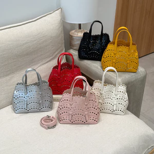 Nhẹ Sang Trọng Rỗng Khắc Xô Túi 2026 Phong Cách Mới Túi Xách Niche Túi Đeo Vai Nữ Hợp Thời Trang Messenger Nữ Túi