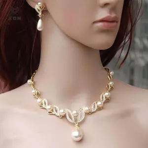 Bộ trang sức thời trang nữ giả ngọc trai với họa tiết hoa, phù hợp làm quà tặng cho ngày cưới và các buổi tiệc