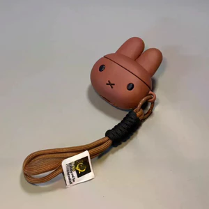 Hộp đựng tai nghe Miffy Rabbit có sẵn Thích hợp cho hộp bảo vệ airpod pro3 Dây buộc sô cô la Chống sốc Thích hợp cho airpod4 All-In