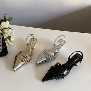 TT Châu Âu Mỹ Thắt Lưng Khóa Sandal Nữ Mũi Nhọn Rượu Thủy Tinh Gót Bạc Đen Sang Trọng Giày