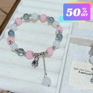 Vòng tay hình ngôi sao năm cánh màu hồng chuyển màu, thiết kế đặc biệt cho nữ, mang vẻ thời trang và quyến rũ.