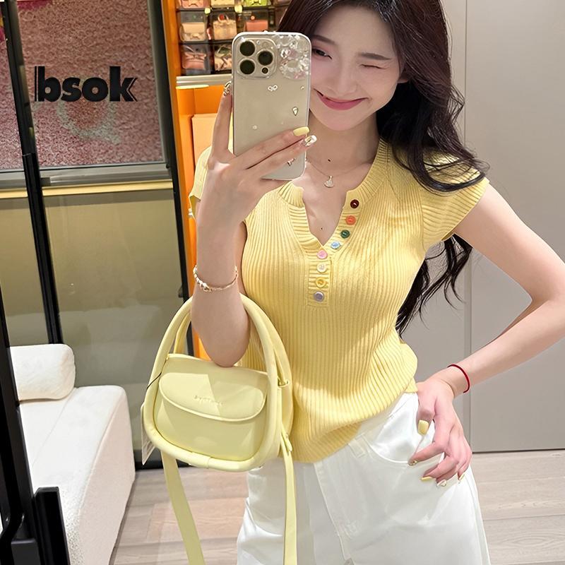 Áo Thun Nữ Tay Ngắn Cổ Nút Nửa Mở Nhiều Màu Sắc - Hàng Mới