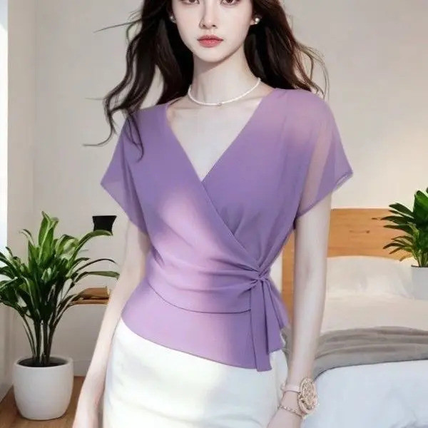 Áo sơ mi nữ ngắn tay màu xanh thanh lịch, chất liệu voan nhẹ mát cho mùa hè