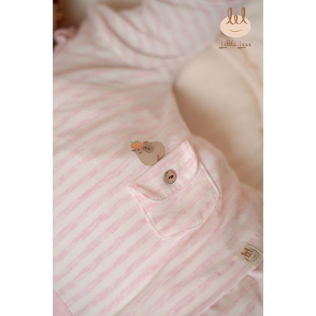 Bộ sơ sinh petit dài tay mỏng, mềm, mát, thấm hút tốt, cổ bèo kẻ hồng dành cho bé lil little Love (SCC03)