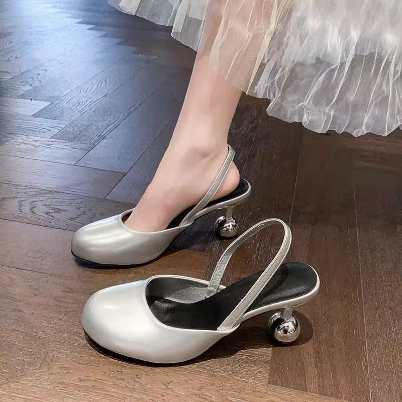 【✨Spot】2025 Giày Cao Gót Đế Mềm Thời Trang Độc Đáo Nữ / Đi Chơi Thanh Lịch Không Va Chạm Dép