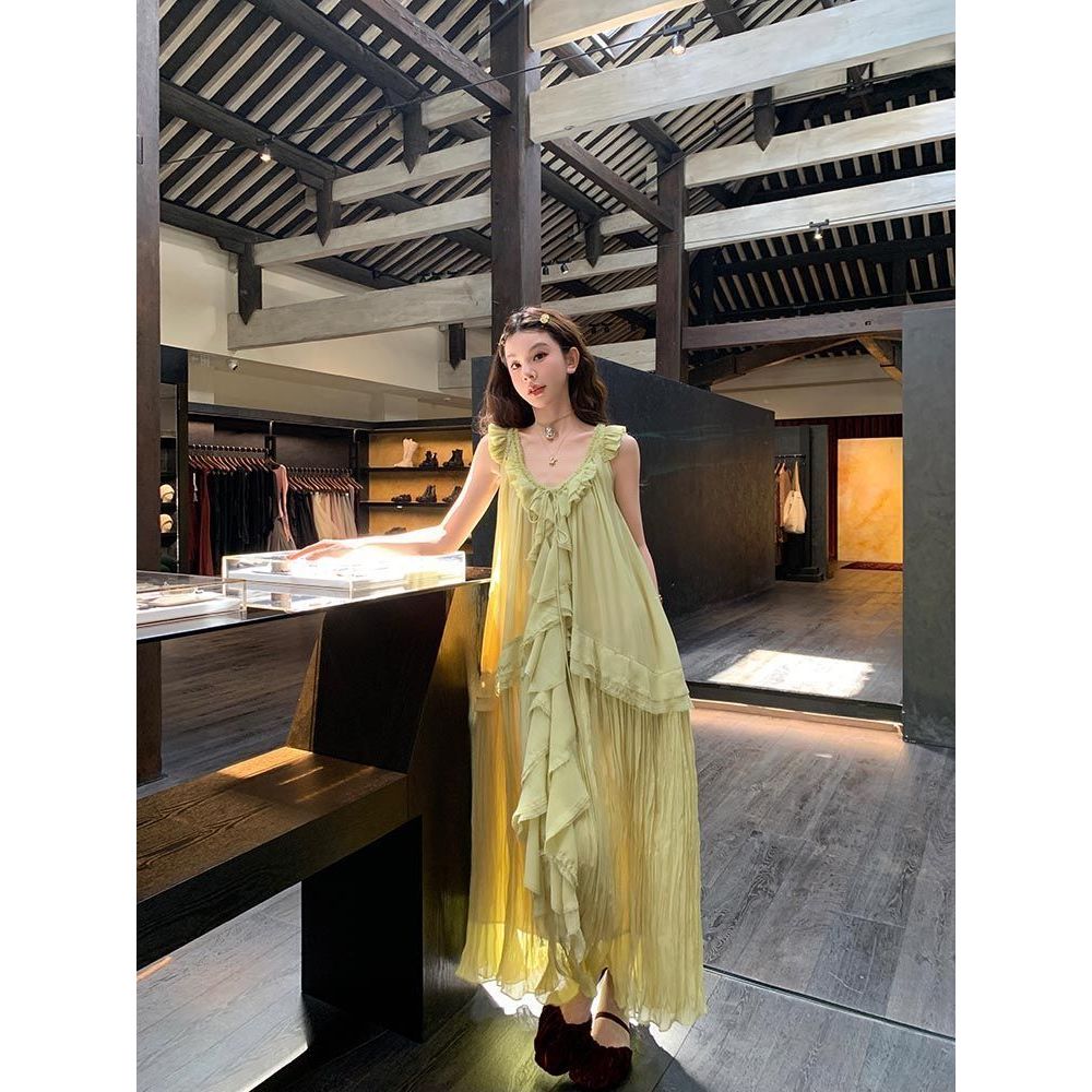 Đầm nữ chất liệu ren với họa tiết lá sen và artemisia xanh, phong cách retro phù hợp cho mùa hè