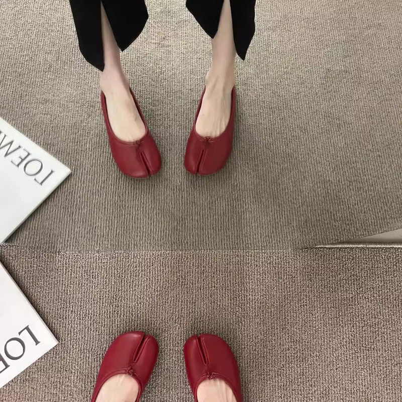 Atikota Giày bệt nữ Tabi xẻ ngón, kiểu dáng slip-on, thời trang, thoải mái, nhẹ, đế mềm, phù hợp mang hàng ngày.