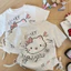 Áo cổ tròn ngắn tay in họa tiết hoạt hình Hello Kitty dễ thương cho bé gái với thiết kế dây rút
