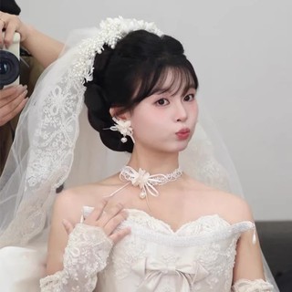 Vòng cổ ren hoa cổ điển, thiết kế đơn giản - Perfect phụ kiện cho ảnh cưới cô dâu