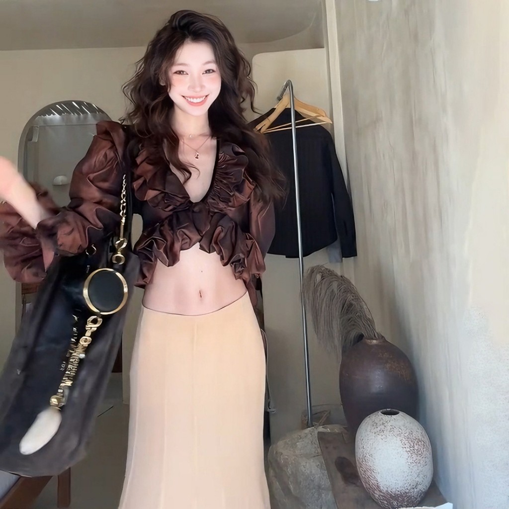 Áo thun cổ chữ V tay dài layer nữ, phong cách vintage và thanh lịch