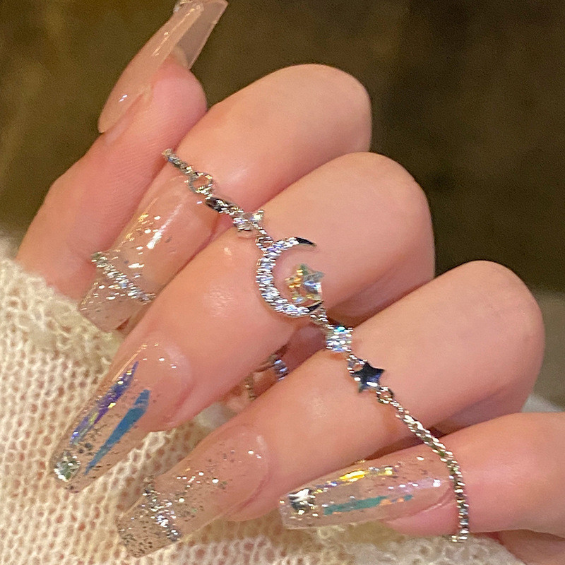 Vòng tay nữ đa năng và thời trang, thiết kế ngôi sao mặt trăng với đá zircon, thể hiện khí chất cá tính