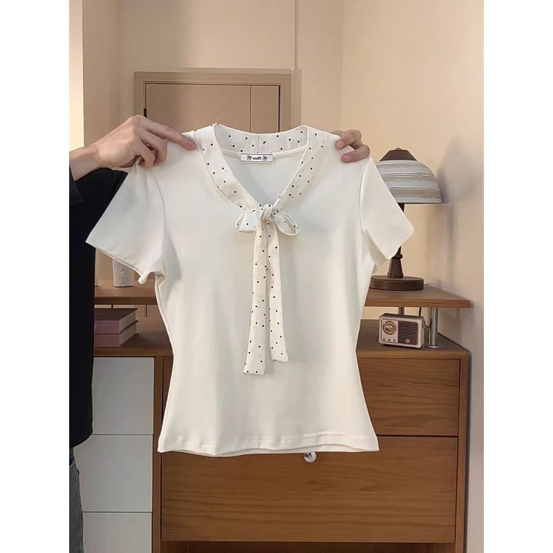 Áo Thun Nữ Chấm Bi Cổ Chữ V Tay Ngắn - Phong Cách Thời Trang Petite