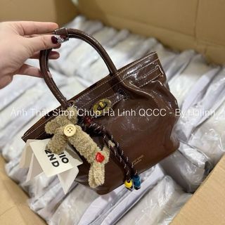 Túi Đeo Chéo Chio Nhúm Da Lộn Khuy Tròn Kèm Charm HS322