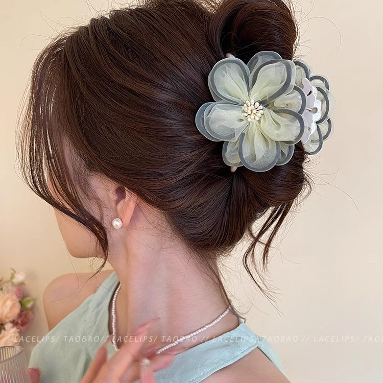 Kẹp tóc cá mập cao cấp với họa tiết hoa camellia, phù hợp cho mùa hè