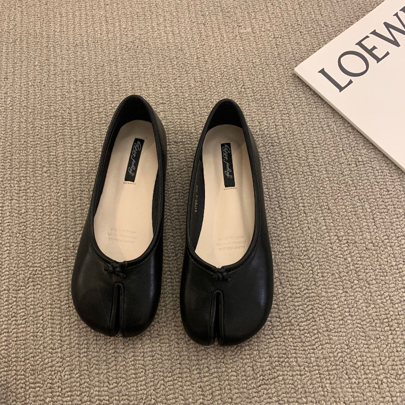 Atikota Giày bệt nữ Tabi xẻ ngón, kiểu dáng slip-on, thời trang, thoải mái, nhẹ, đế mềm, phù hợp mang hàng ngày.