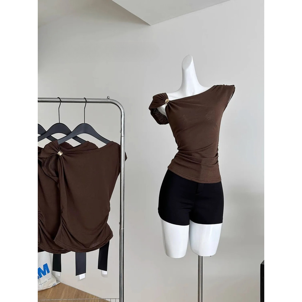 Milyfashion Loose Slim-fit Kích thước lớn Độ đàn hồi cao Trang trí ba chiều Vai nghiêng không đều T Summer Slim @ -