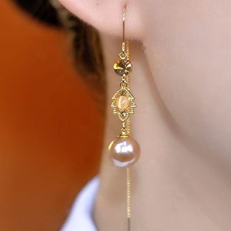 Bông tai sáng bóng thiết kế cao cấp, phù hợp cho các bữa tiệc sang trọng