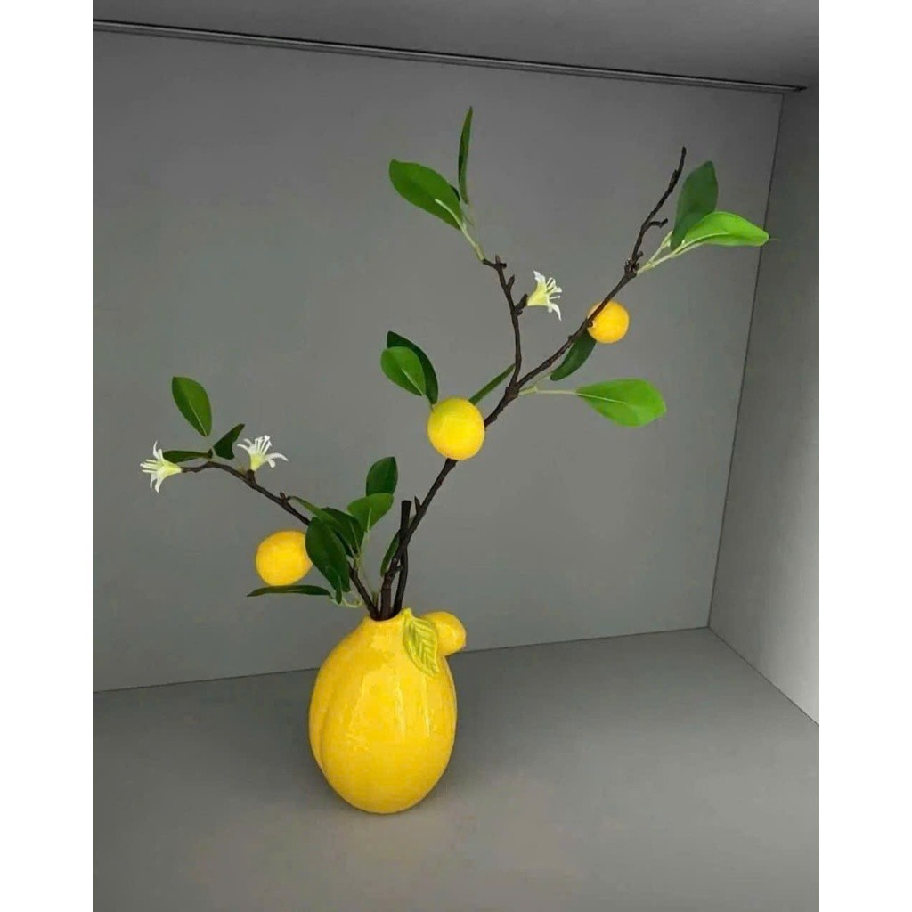 [Khi cắm nên gập cuống lại khoảng 1 gang ]Cành chanh vàng decor kèm bình sứ hình quả chanh – trang trí phòng khách