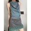 Áo vest cổ xoay màu xanh cam có mũ trùm đầu, thiết kếsense không đều, buộc dây