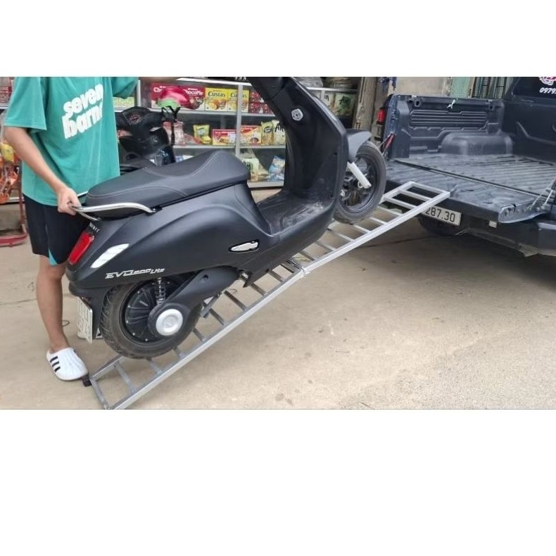Thang dắt xe máy, xe điện lên xe bán tải dài 2m2 rộng 30cm