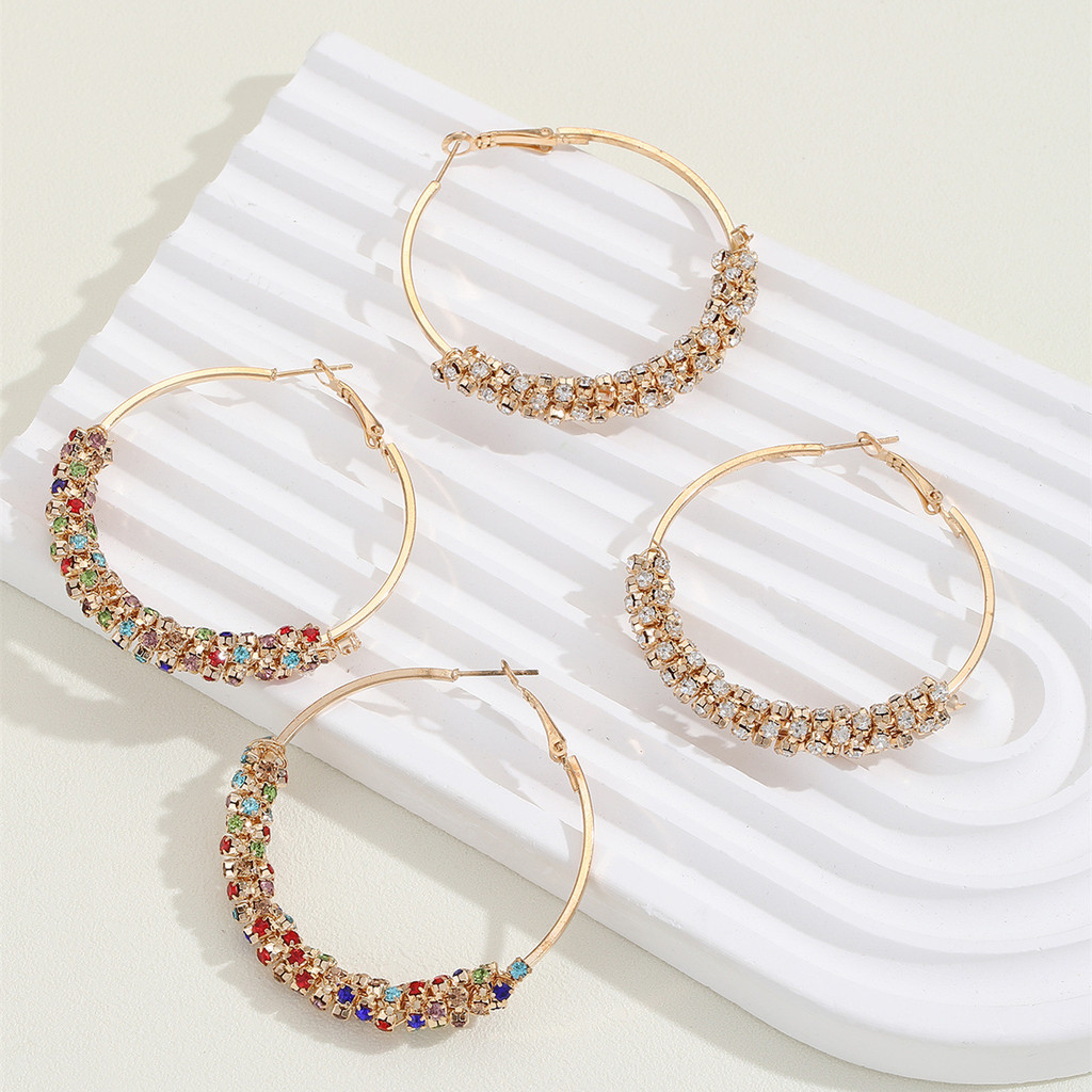 Bông tai kim cương nhiều màu, style cổ điển dành cho nữ