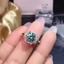 Nhẫn xanh ngọc lục bảo 1 carat hình vuông, thiết kế công chúa sang trọng