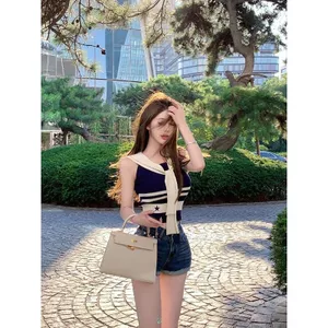 Áo vest sọc xanh trắng phong cách nghỉ dưỡng biển, form slim fit