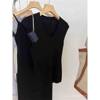 Áo Thun Không Tay Nữ Cổ Chữ U Chất Liệu Silk Lạnh, Thiết KếSlim-Fit, Sang Trọng Cho Mùa Hè