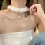 Bánh chocker bông tuyết sang trọng với lông vũ, phù hợp làm quà tặng cho tiệc cưới và Giáng sinh