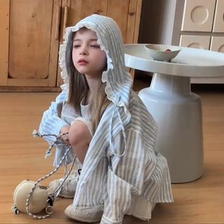 Áo chống nắng bé gái mỏng nhẹ – Áo khoác sọc có mũ phối ren, thoáng mát, phong cách Hàn Quốc