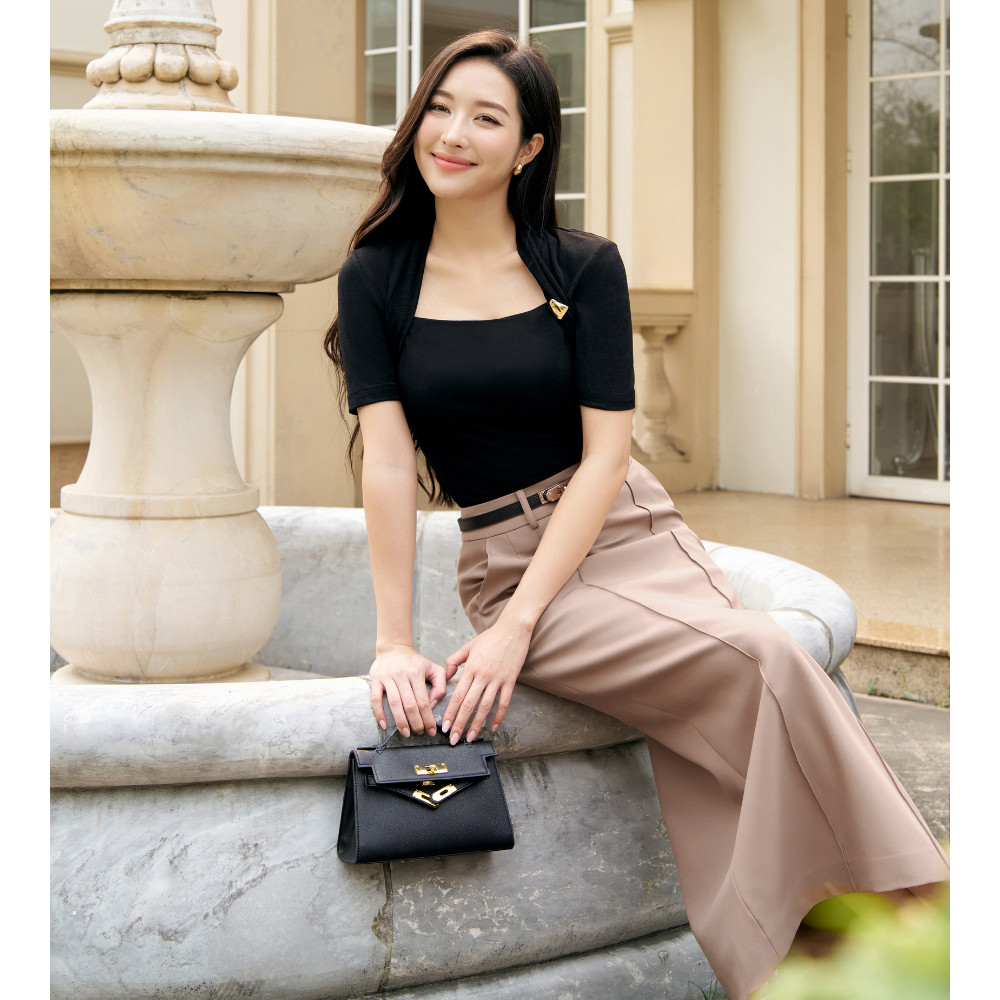 Áo thun nữ ELLA DORA thiết kế cổ vuông đính tag thanh lịch sang trọng 3 màu ĐỎ/ĐEN/NAVY [AT76]