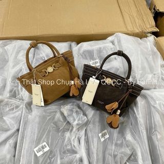 Túi Đeo Chéo Chio Nhúm Da Lộn Khuy Tròn Kèm Charm HS322