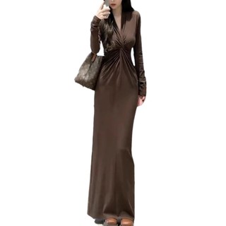Đầm dài tay cổ chữ V xoắn phong cách thời trang Pháp, thiết kế giúp che khuyết điểm, dáng ôm body, chiều dài đến gối.