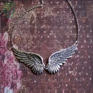 <![J & U-T] Trang sức cưới nữ - Kiểu vintage màu bạc với đôi cánh thiên thần, dây chuyền lớn mặt đá gắn xích - Làm quà tặng hoàn hảo
