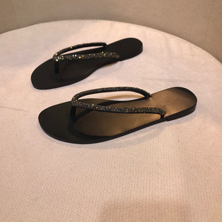 Mùa Hè 2024 Phong Cách Mới Với Kim Cương Flip-Flops Flat Flip-Flops Mặc Ngoài Dép Đi Biển Dép Nữ Đen Phong Cách Phù Hợp