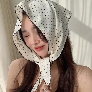 Khăn choàng tam giác chấm bi, đa năng cho chuyến đi chơi mùa hè