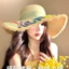 Mũ rơm nữ mùa hè với vành lớn, thư ruy băng nhiều màu sắc - Perfect cho bãi biển và kỳ nghỉ dưỡng