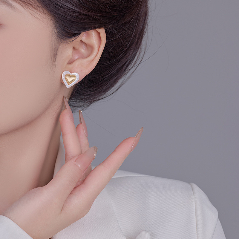 Bông tai chải hình trái tim màu trắng tự nhiên bằng bạc S925