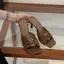 TT 2026 Mùa Hè Mũi Vuông Xếp Ly Sandal Nữ Khóa Kim Loại Dép xỏ ngón sang trọng