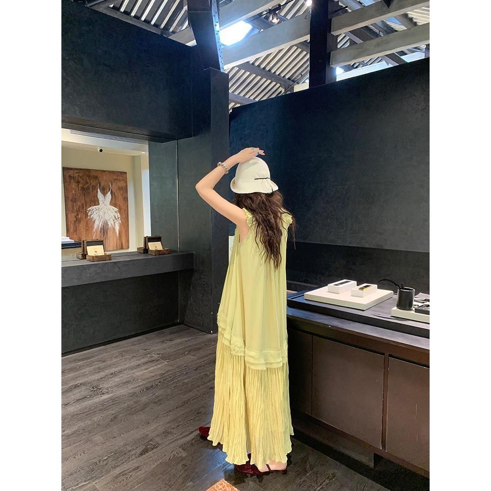 Đầm nữ chất liệu ren với họa tiết lá sen và artemisia xanh, phong cách retro phù hợp cho mùa hè
