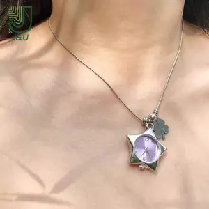 Đồng Hồ Ngôi Sao Cổ Điển Y2K với Mặt Dây Chuyền Trái Tim Bốn Chân - Phù Hợp Cho Nữ