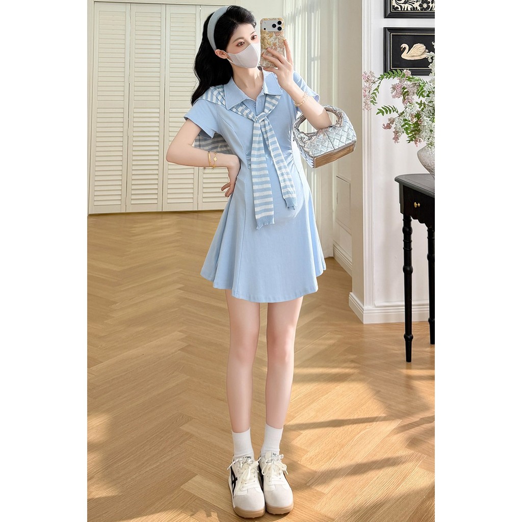 Bộ đồ bà bầu hai mảnh với váy cut-out và khăn choàng sọc, vải thoáng mát dành cho mùa hè