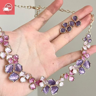Dây chuyền hoa dopamine màu sắc tươi sáng, phù hợp cho nữ giới yêu thích vẻ ngoài nhẹ nhàng và thời thượng.