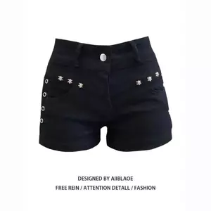 American Hot Girl Black Denim Đinh tán Quần short siêu cạp thấp Thiết kế dáng ôm hơn Khiêu vũ Quần nóng gói Hip Hợp thời trang